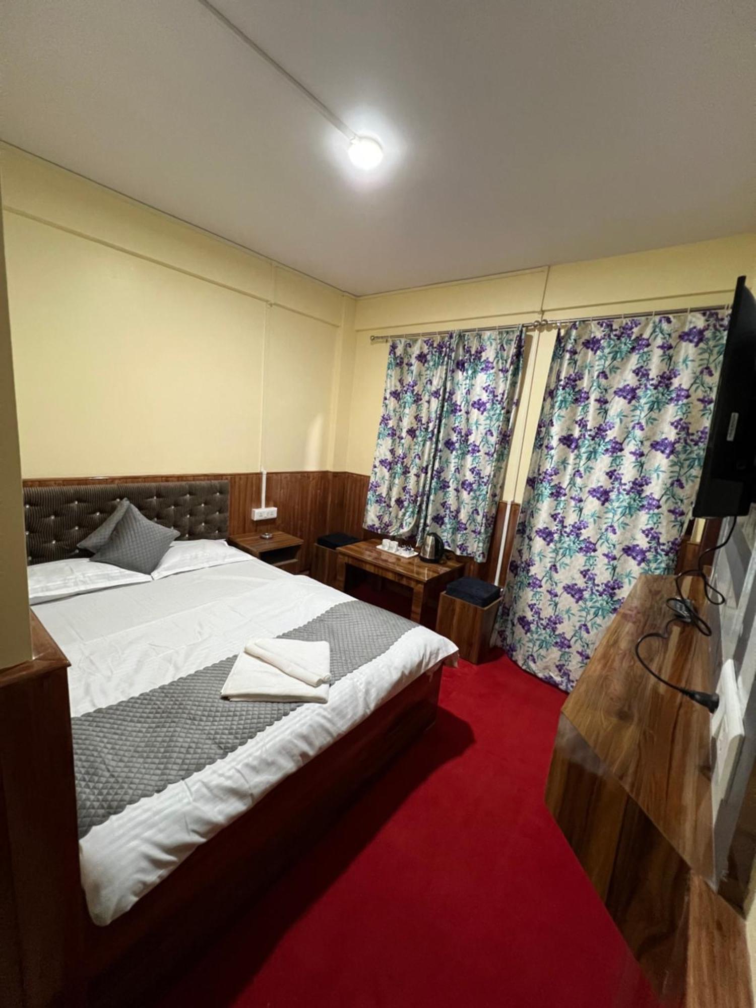 Hotel Hill Top Νταρτζίλινγκ Εξωτερικό φωτογραφία